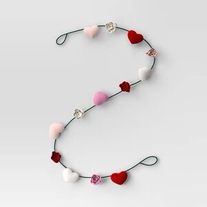Felt Heart Valentine's Garland - Threshold nwt